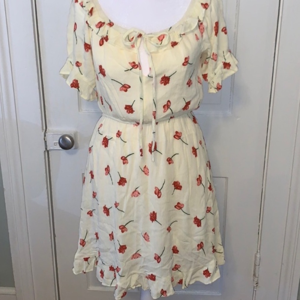 GILLI OFF SHOULDER FLORAL MIDI DRESS WITH RUFFLED TRIM NWOT